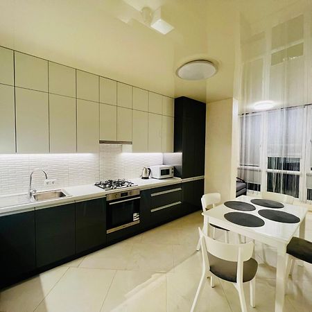 Шевченка,60 - Семицвіт Apartment ลวีฟ ภายนอก รูปภาพ